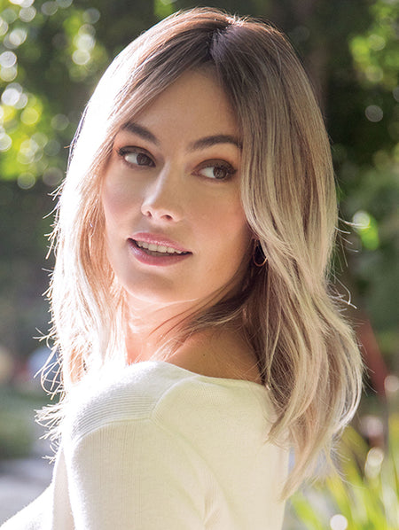 Reign : Lace Front Synthetic Wig